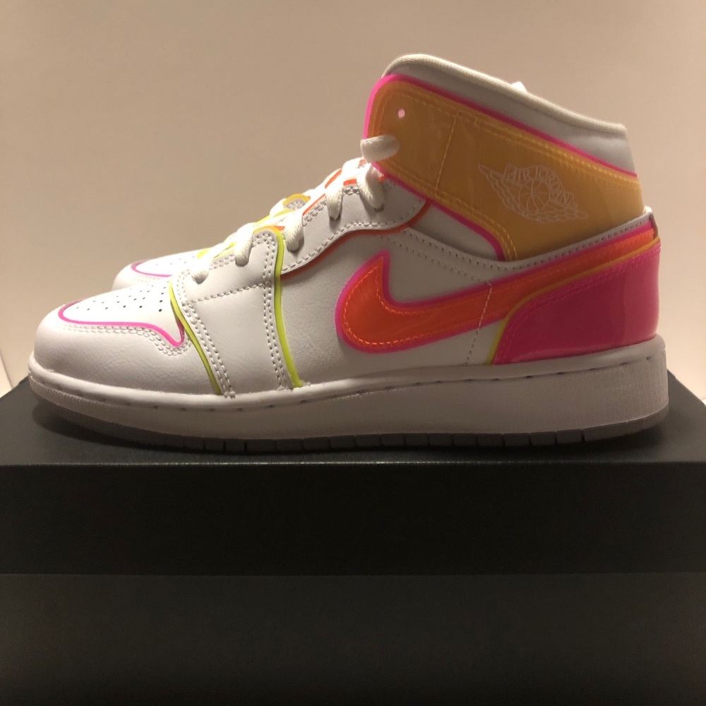 Jordan 1 mid Women’s 7